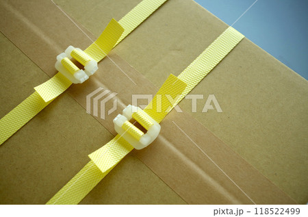 梱包バンド ダンボール  PPバンド 黄色 118522499