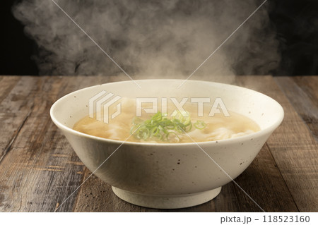 ワンタン　ワンタンスープ 118523160