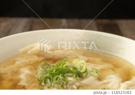 ワンタン　ワンタンスープ 118523162