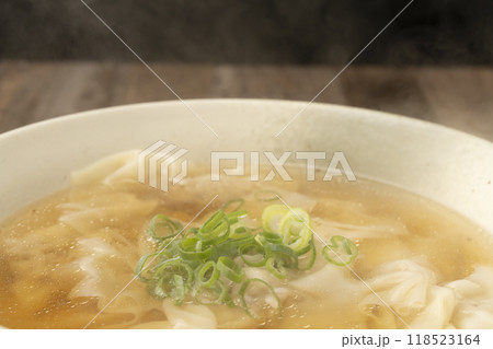 ワンタン　ワンタンスープ 118523164