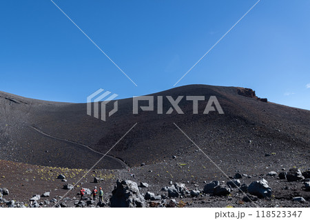 富士山の噴火口　宝永第一火口 118523347