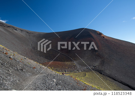 富士山の噴火口　宝永第一火口 118523348