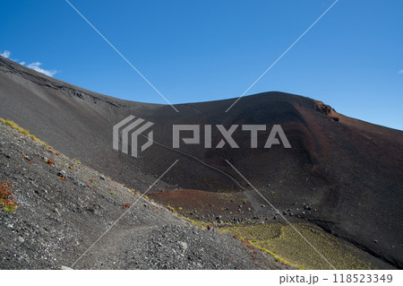 富士山の噴火口 宝永第一火口 富士山の噴火口 宝永第一火口 118523349
