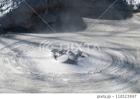 大地の芸術？　別府坊主地獄  118523997