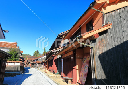 【岡山県】快晴の吹屋ふるさと村の町並み 118525266