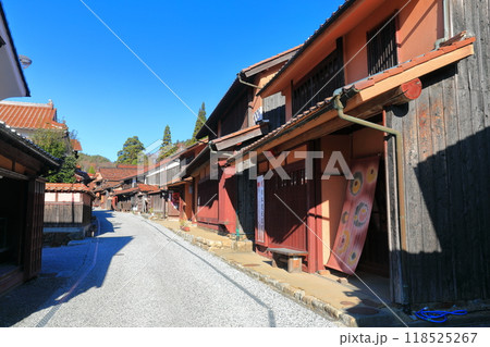 【岡山県】快晴の吹屋ふるさと村の町並み 【岡山県】快晴の吹屋ふるさと村の町並み 118525267