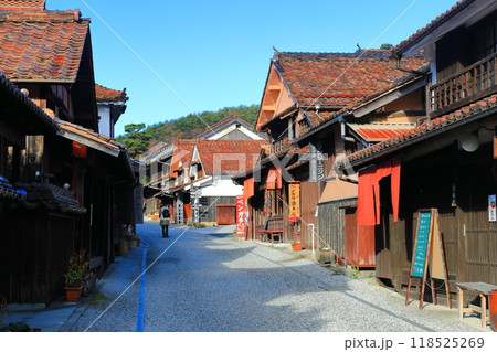 【岡山県】快晴の吹屋ふるさと村の町並み 118525269