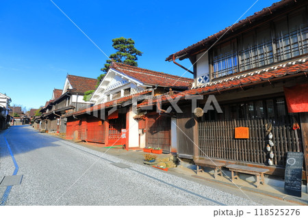 【岡山県】快晴の吹屋ふるさと村の町並み 118525276