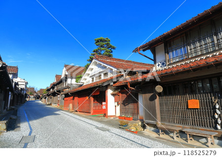 【岡山県】快晴の吹屋ふるさと村の町並み 118525279
