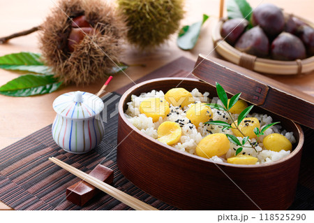 秋の味覚 わっぱに入れた 栗ご飯 118525290
