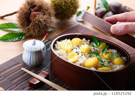 秋の味覚 わっぱに入れた 栗ご飯 秋の味覚 わっぱに入れた 栗ご飯 118525292