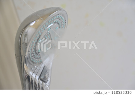 人はもちろんペットにも使えるシャワーヘッド　ファインバブル・ナノバブル・マイクロバブル・シャワー 118525330