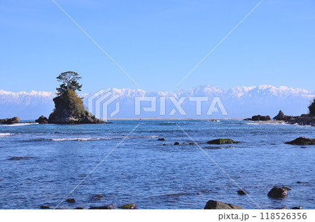 雨晴海岸にて 118526356