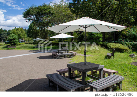 道の駅霊山たけやま　中庭のパラソル 118526480
