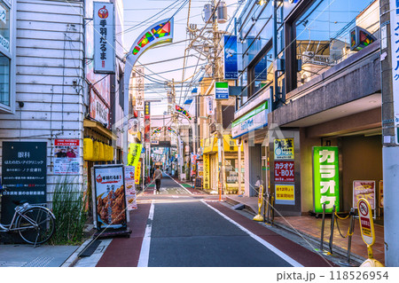 日本の東京都市景観　東急電鉄　旗の台駅前の旗の台三丁目商店街などを望む 118526954