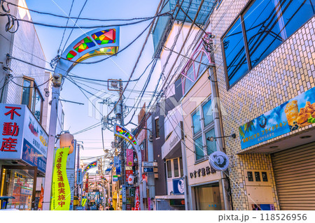 日本の東京都市景観 東急電鉄 旗の台駅前の旗の台三丁目商店街などを望む 日本の東京都市景観 東急電鉄 旗の台駅前の旗の台三丁目商店街などを望む 118526956