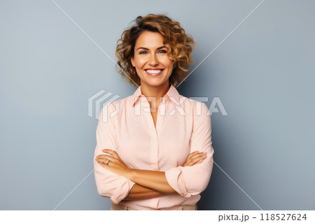 Effective SEO Tactics: A Confident 35-Year-Old Woman Masters the Game 118527624