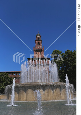 スフォルツェスコ城と噴水 スフォルツェスコ城と噴水 118528438