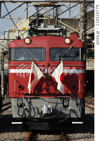 お召仕様で展示されるEF81形81号機 118528779