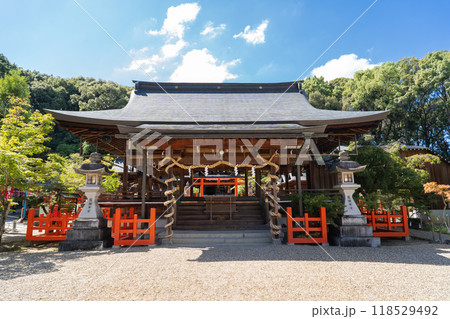 瀧田大社の拝殿（奈良県生駒郡三郷町） 118529492