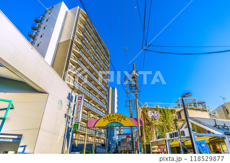 日本の東京都市景観　東急電鉄　池上線　荏原中延駅前の中延スキップロードなどを望む 118529877