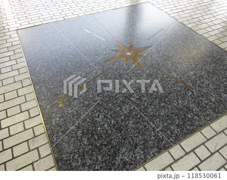 東京駅ホームにある新幹線起点標 118530061