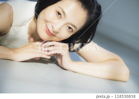 ミドル女性のビューティイメージ  118530838