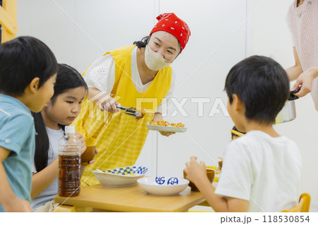 食育　子ども食堂イメージ　　　 118530854