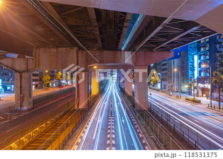 大阪市　農人橋交差点と入り組んだ高架 118531375