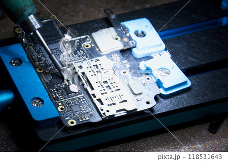 Top view, mechanic doing repairs Smartphone motherboard, smartphone repair, circuit repair 118531643