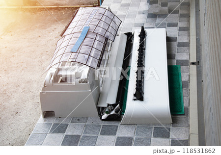 Dismantled air conditioner parts, cleaning parts 118531862
