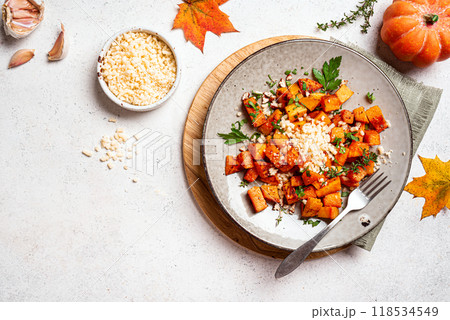 Oven baked pumpkin 118534549