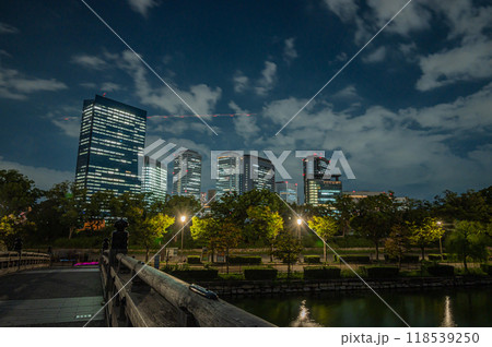 大阪ビジネスパーク夜景 大阪城極楽橋からの景色 大阪ビジネスパーク夜景 大阪城極楽橋からの景色 118539250