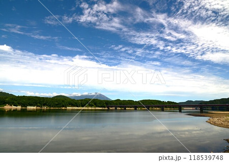 御所湖と岩手山 118539748