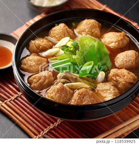 美味しそうな鶏のつくね鍋 118539925