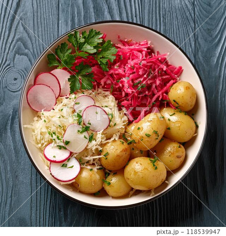 美味しそうな大根おろしとじゃこの和え物 美味しそうな大根おろしとじゃこの和え物 118539947