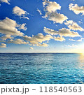 海に沈む夕日 118540563