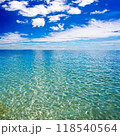 透明度抜群の神秘的な海 118540564
