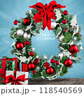 赤いリボンのクリスマスツリー 118540569