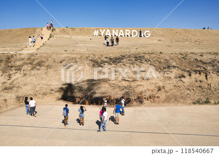 アゼルバイジャンのヤナルダグ（燃える山）の景観 118540667