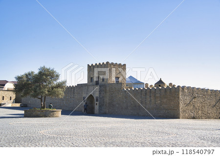 ゾロアスター教のアテシュギャーフ寺院の境内 118540797