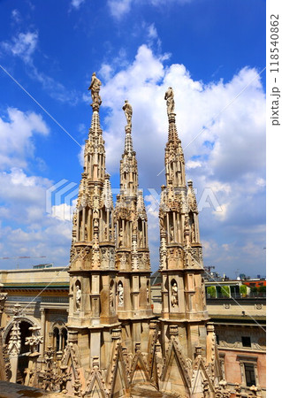 ミラノのドゥオーモの尖塔 118540862
