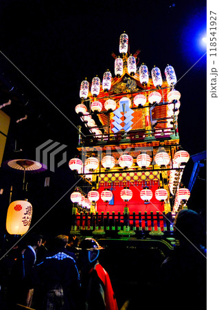 宵祭りの屋台（縦）1 118541927