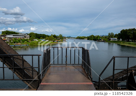 クウェー川鉄橋 タイ王国カンチャナブリー クウェー川鉄橋 タイ王国カンチャナブリー 118542326