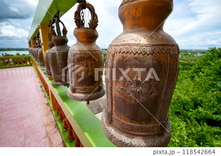 ワット・タムスア寺院の鐘　タイ王国カンチャナブリー 118542664
