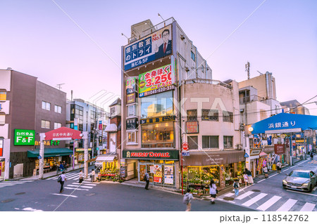 日本の横浜都市景観 9月。東急電鉄 日吉駅前などを望む 日本の横浜都市景観 9月。東急電鉄 日吉駅前などを望む 118542762