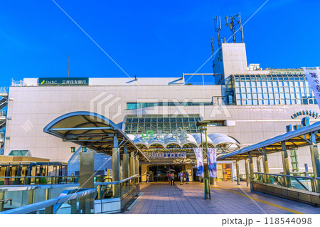 日本の茅ヶ崎都市景観 東海道本線と相模線の2路線が乗り入れている茅ケ崎駅＝21日 118544098