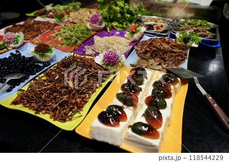 台湾式ビュッフェ「自助餐」 118544229