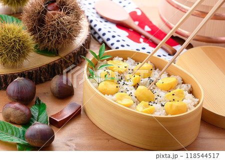 秋の味覚 わっぱに入れた 栗ご飯 118544517