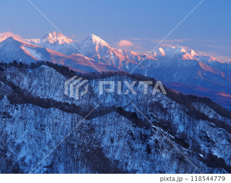 霧ヶ峰から望む冬の赤岳・阿弥陀岳・権現岳の夕景 霧ヶ峰から望む冬の赤岳・阿弥陀岳・権現岳の夕景 118544779